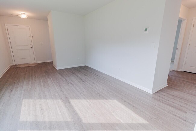 Building Photo - 591 Mossbank Loop