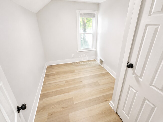 Building Photo - 688 Sherman | Inviting Home With A Clean Modern Interior