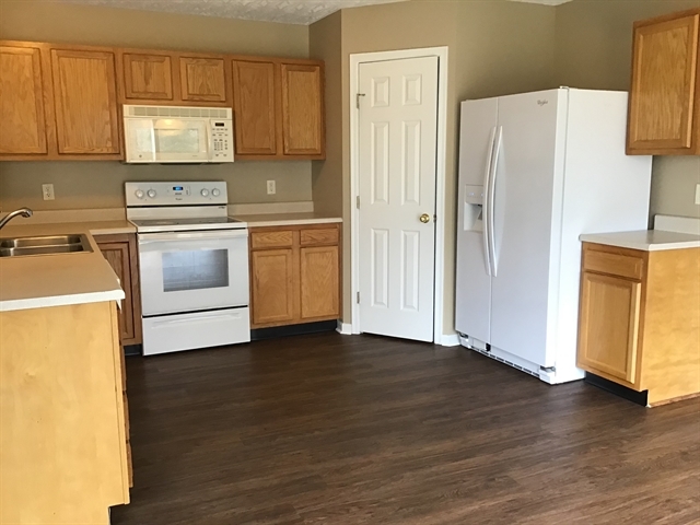 Building Photo - 5557 Windsor Ct