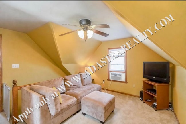 Building Photo - Inviting 3 Bedroom Close to Everything-Coming SOON!!