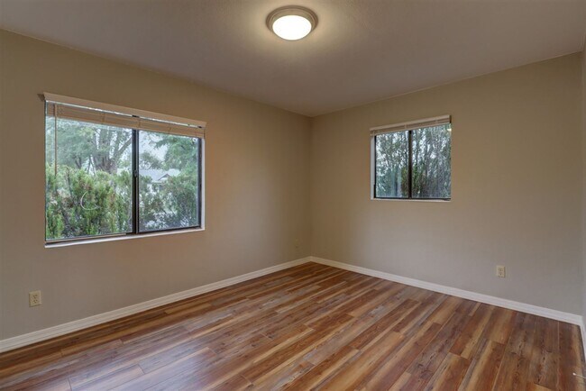 Building Photo - Price reduced. College students welcome in this 4 bedroom home!
