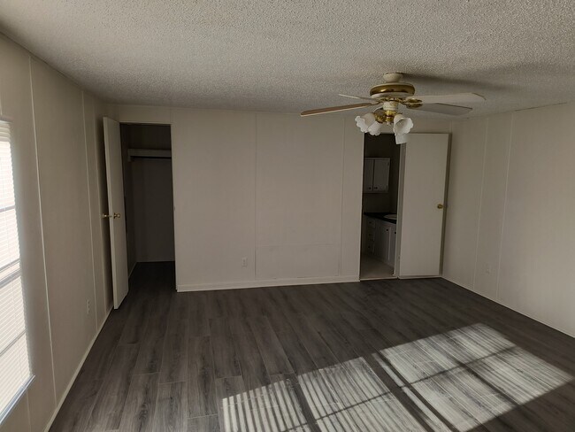 Building Photo - 715 Northview Cir