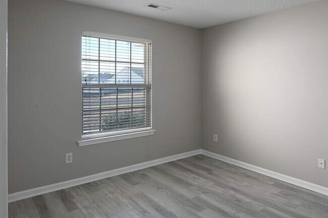 Building Photo - 8256 Tartan Ln