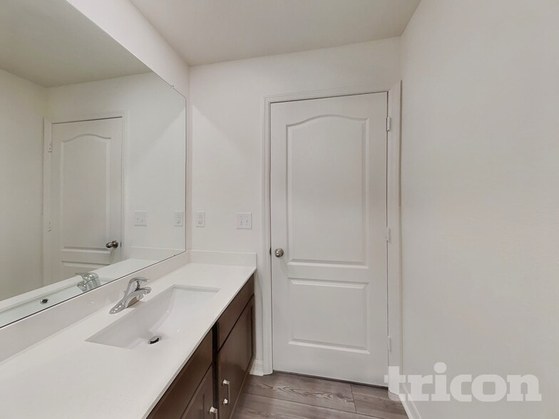 Building Photo - 2 Riverina Dr