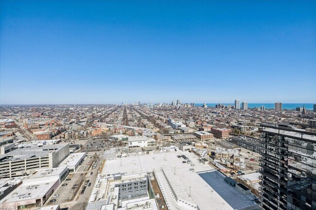 Building Photo - 860 W Blackhawk St