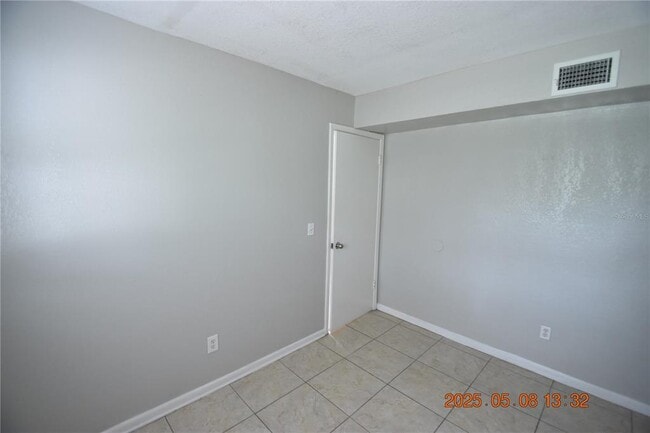 Building Photo - 8320 Oleander Ln