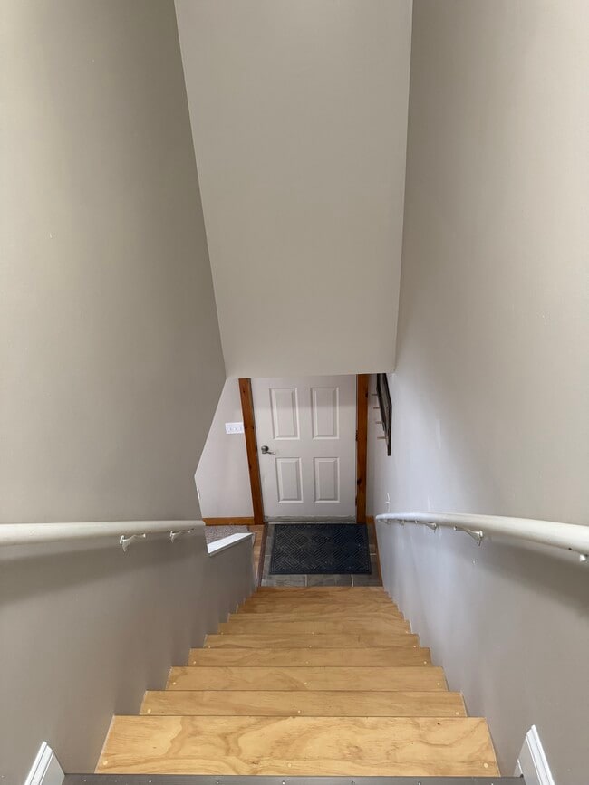 Building Photo - 94 Lewiston Rd