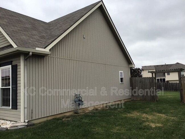 Building Photo - 8423 N Arcola Ave