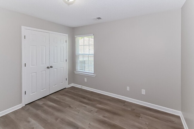 Building Photo - 9840 White Poplar Dr