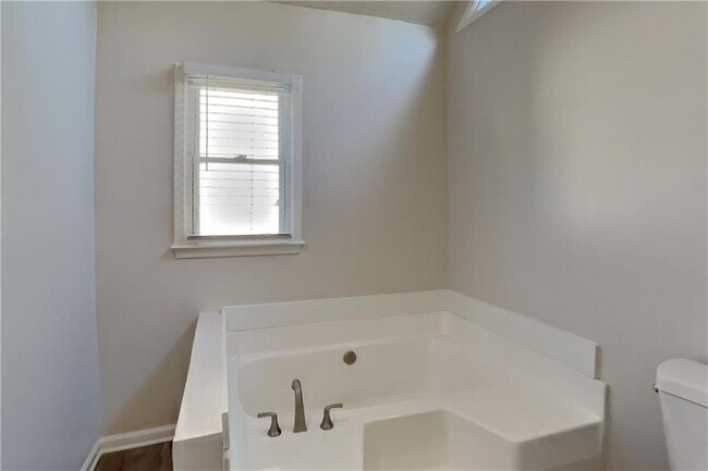 Building Photo - 1800 Baynard Ct NW