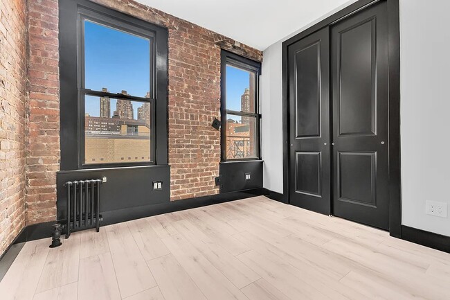 Primary Photo - 438 W 52nd St