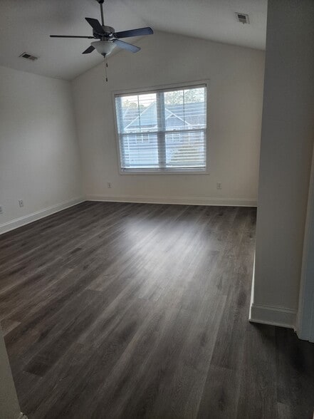 Building Photo - 1650 Bratton Ct