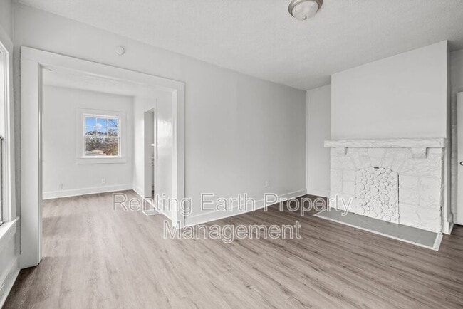 Building Photo - 612 12th St W