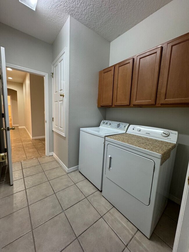 Building Photo - 10360 Sandy Marsh Ln