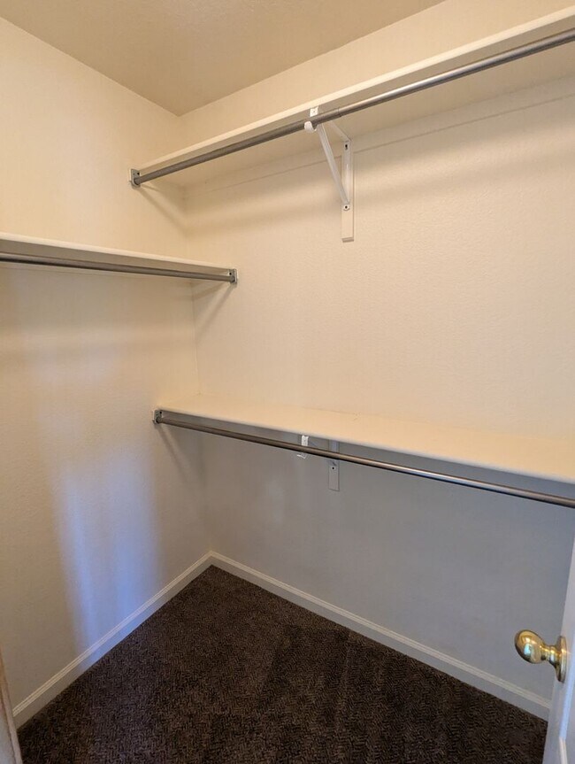 Building Photo - AWESOME 3-BDRM, 3-BATH, 4-LEVEL HOME AVAILABLE FOR IMMEDIATE OCCUPANCY IN