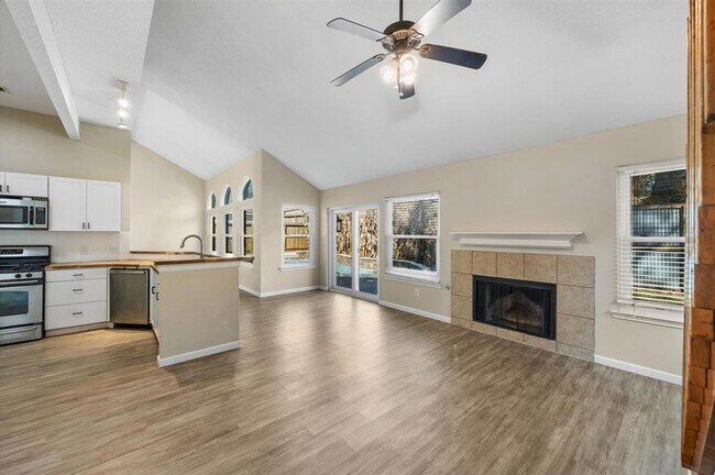 Building Photo - 8430 London Way Dr