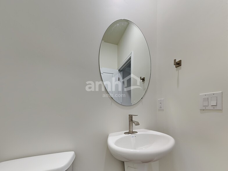 Building Photo - 11091 S Blue Bayou Dr