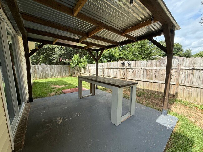 Building Photo - Pensacola - Springdale Forest - 3 bedroom, 2 bathroom