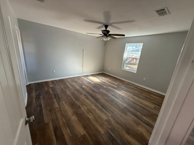 Building Photo - 411 W A Ave