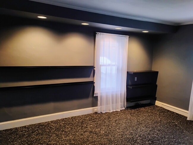 Building Photo - 1218 W 50th St