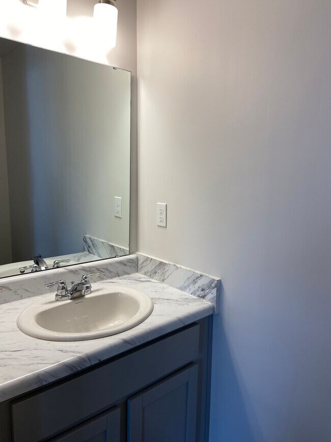 Building Photo - Spring Hill Living Starts Here — Spacious 3BR/2.5BA Home (Now Preleasing)