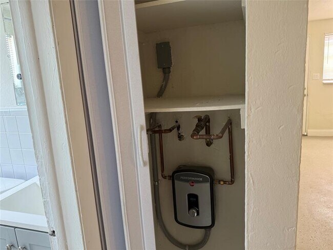 Building Photo - 2830 NW 15th Ct