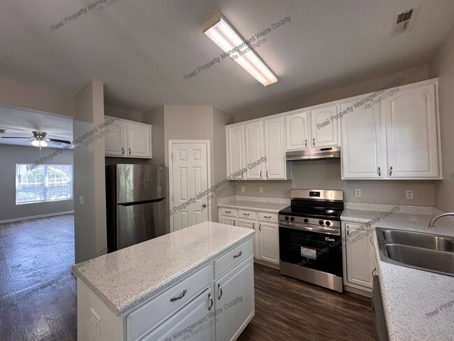 Building Photo - 424 Alero Rd