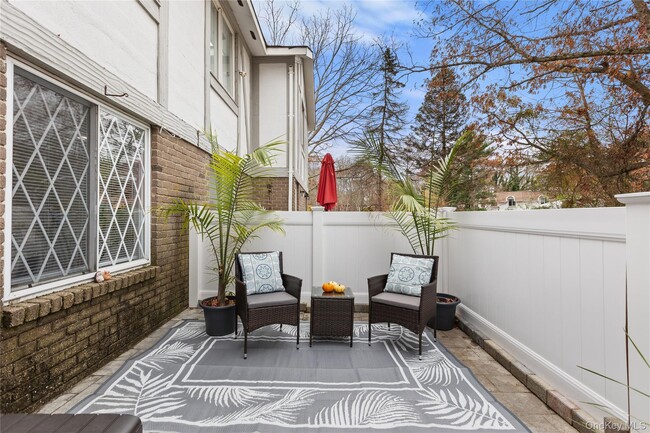 Building Photo - 87 Birchwood Rd