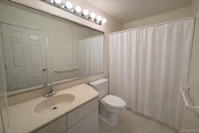 Building Photo - 2555 Youngs Ave