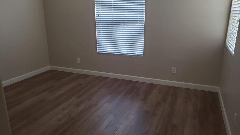 Building Photo - 3 Weathersfield