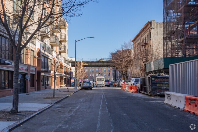 Building Photo - 89 Bartlett St