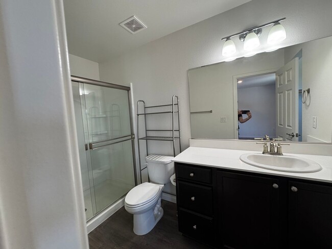 Building Photo - Newer 3 bedroom 2 1/2 bath home in South R...