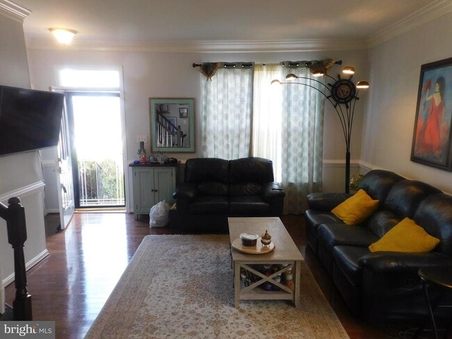 Building Photo - 337 Kirby St