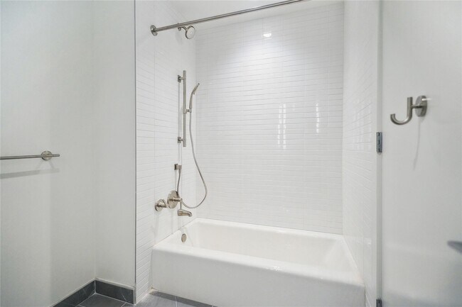 Building Photo - 50 Clinton Pl