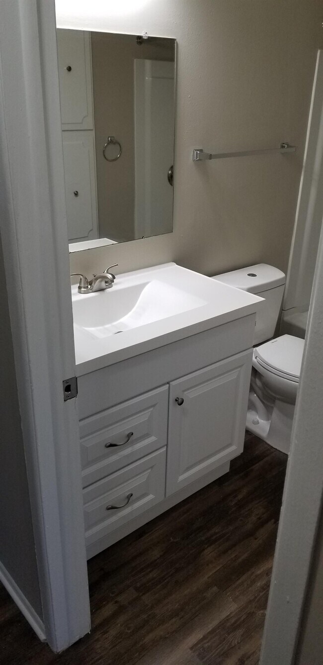 Building Photo - 23700 W Warren Ave