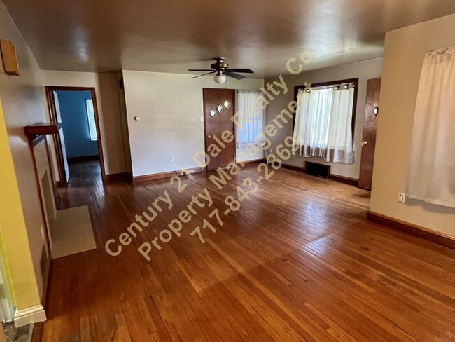 Building Photo - Lovely 3 Bedroom 1 bath all One Level Home...