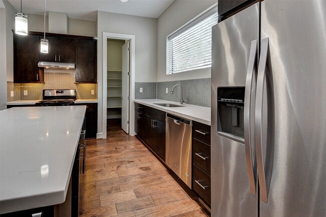 Building Photo - 607 Sydnor St