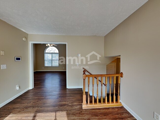 Building Photo - 884 Pin Oak Dr