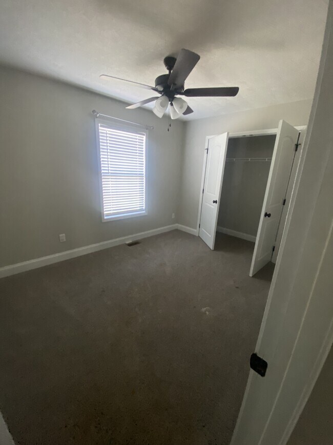 Building Photo - 485 Labrador Dr