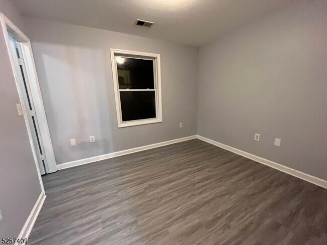 Building Photo - 346 Hamilton Ave