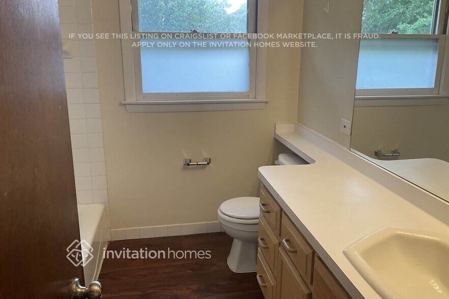 Building Photo - 22847 Redwood Dr