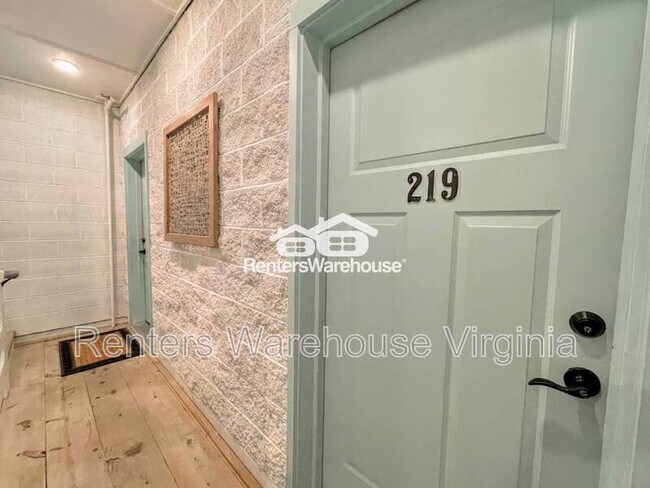 Building Photo - 7922 Shore Dr