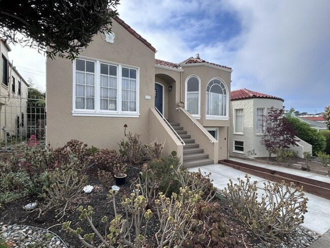 Building Photo - 2717 34th Ave