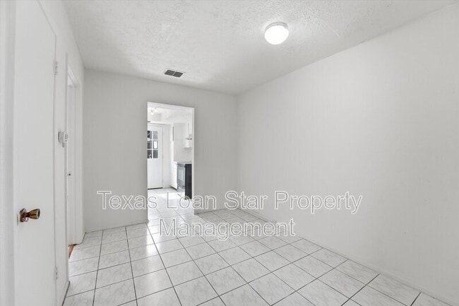 Building Photo - 12447 Sharpview Dr