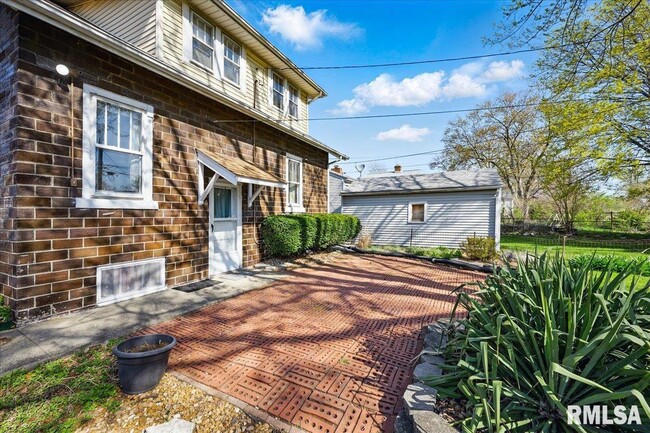 Building Photo - 3110 N Sherwood Ave