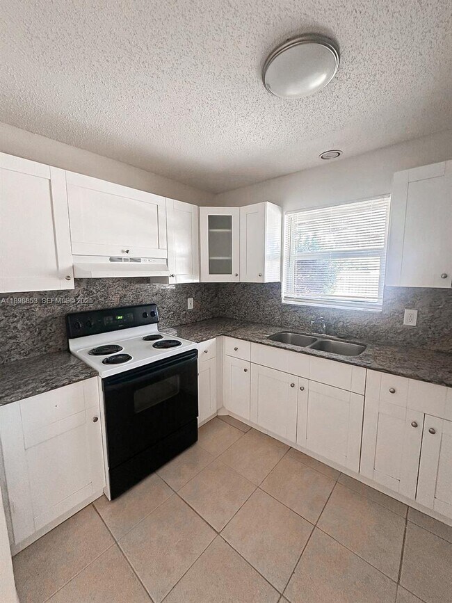 Building Photo - 3962 Park Ln