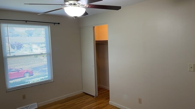 Building Photo - 811 Kenbrook Dr