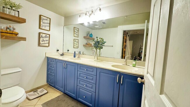 Building Photo - 6475 Emerald Dunes Dr