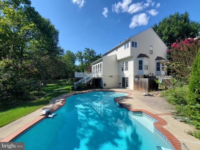 Building Photo - 20960 Capilano Ct