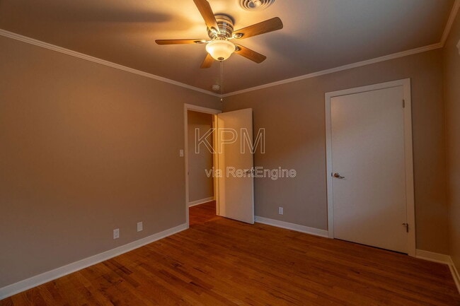 Building Photo - 1056 Cameron Way